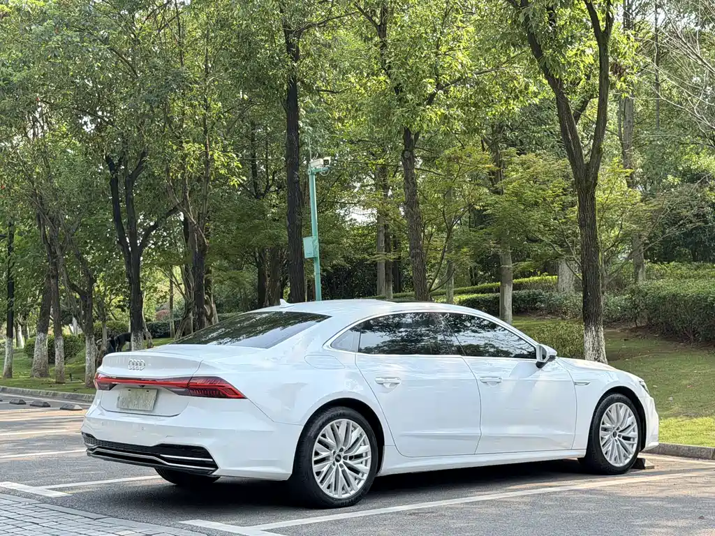 Audi A7L — фото 6