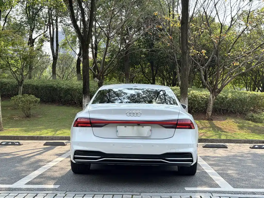 Audi A7L — фото 7