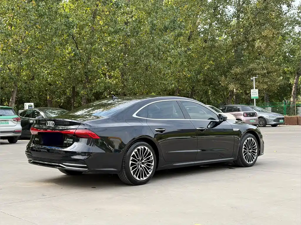 Audi A7L — фото 17