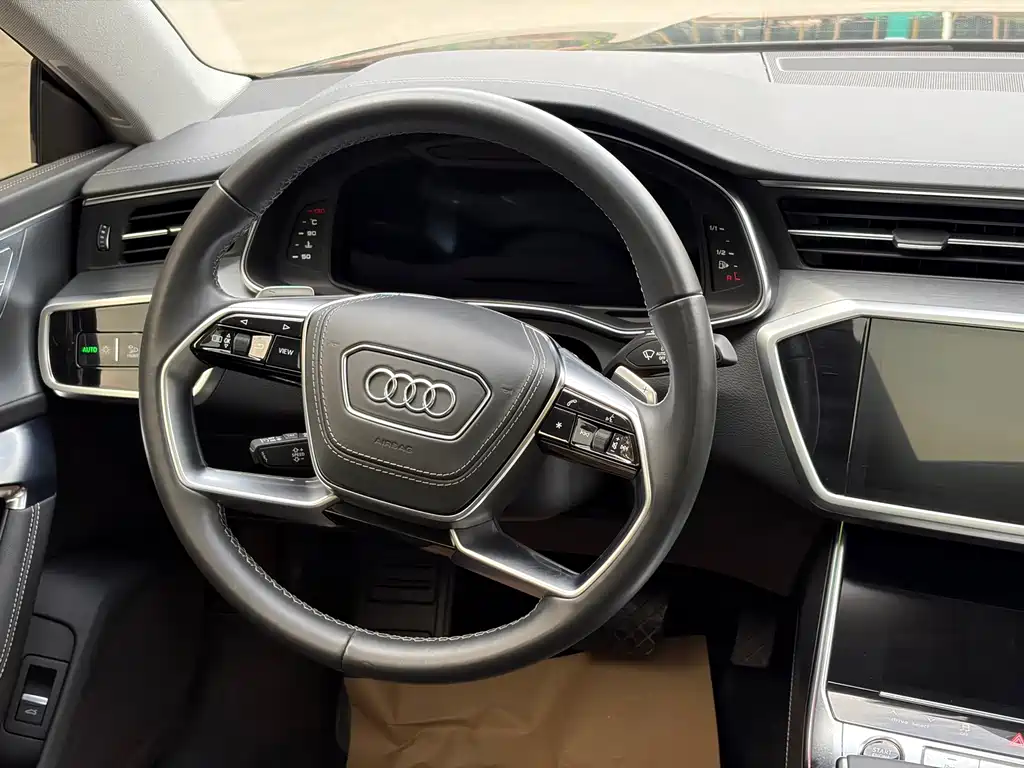 Audi A7L — фото 8