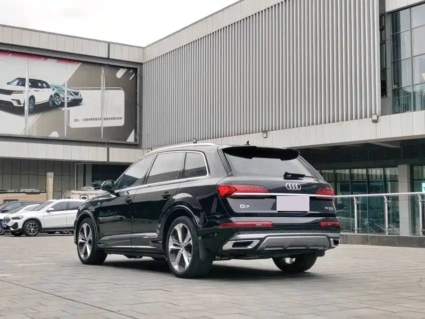 Audi Q7 — фото 7