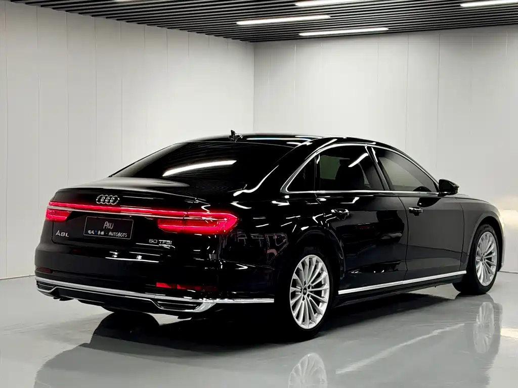 Audi A8 — фото 3
