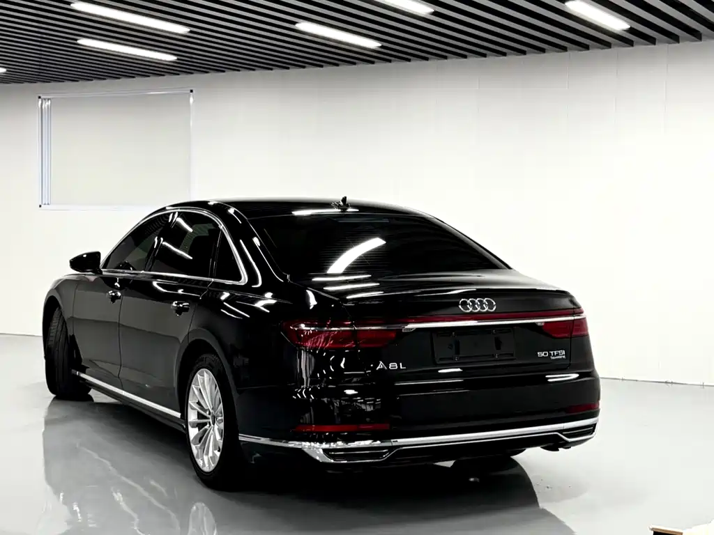 Audi A8 — фото 4