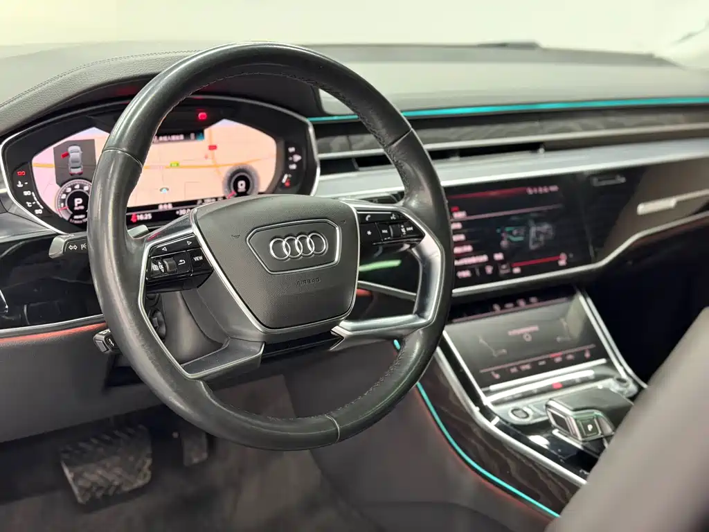 Audi A8 — фото 7