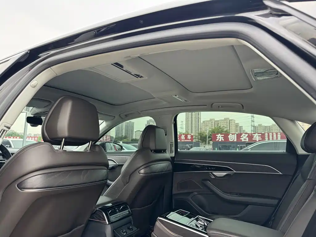 Audi A8 — фото 13