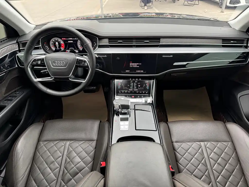 Audi A8 — фото 15