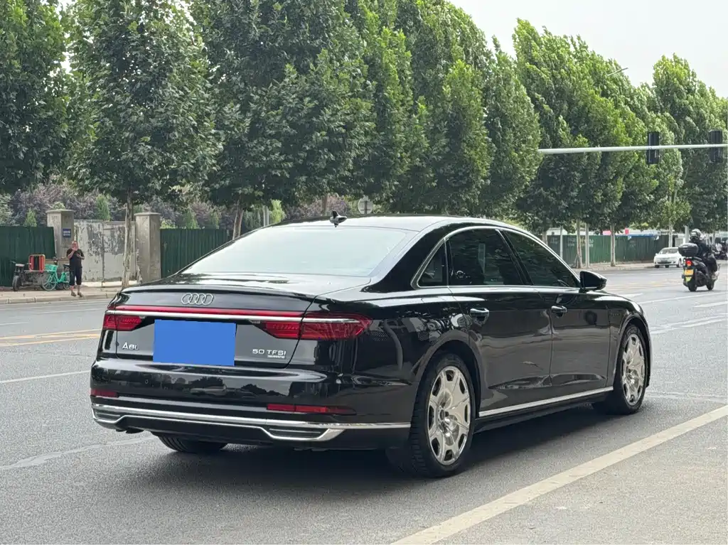 Audi A8 — фото 20