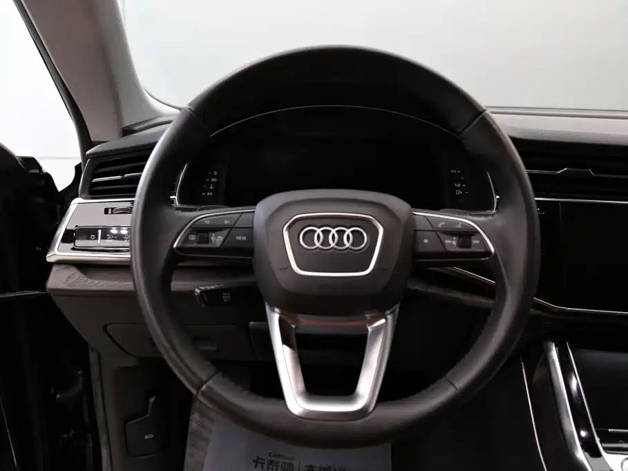 Audi Q8 — фото 15