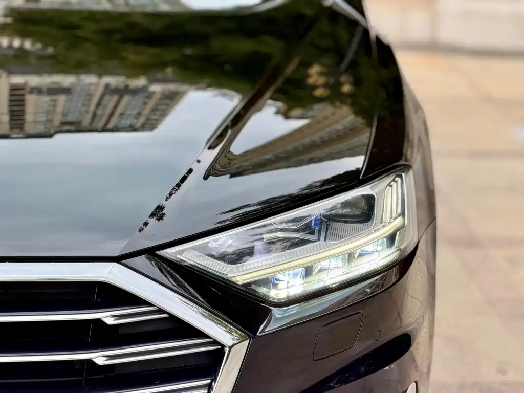 Audi A8 — фото 3