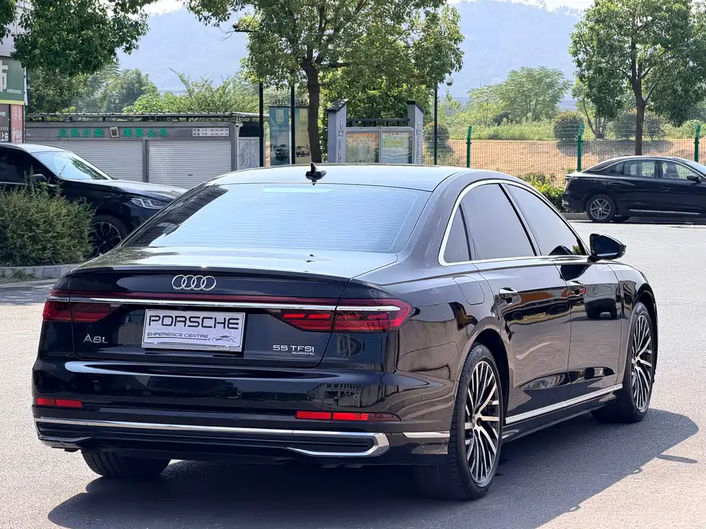 Audi A8 — фото 3