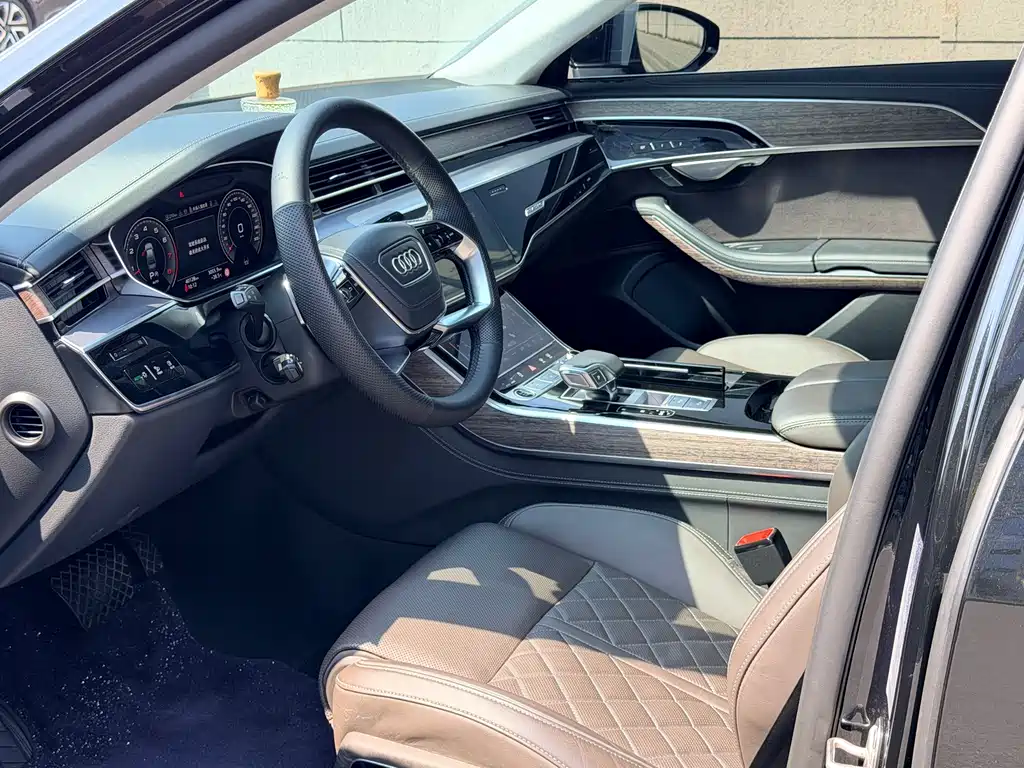 Audi A8 — фото 5