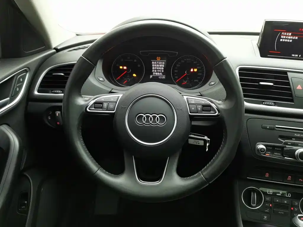 Audi Q3 — фото 11