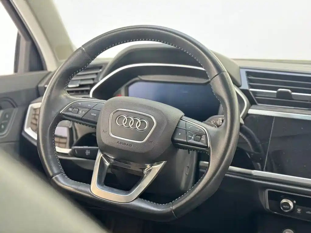 Audi Q3 — фото 11