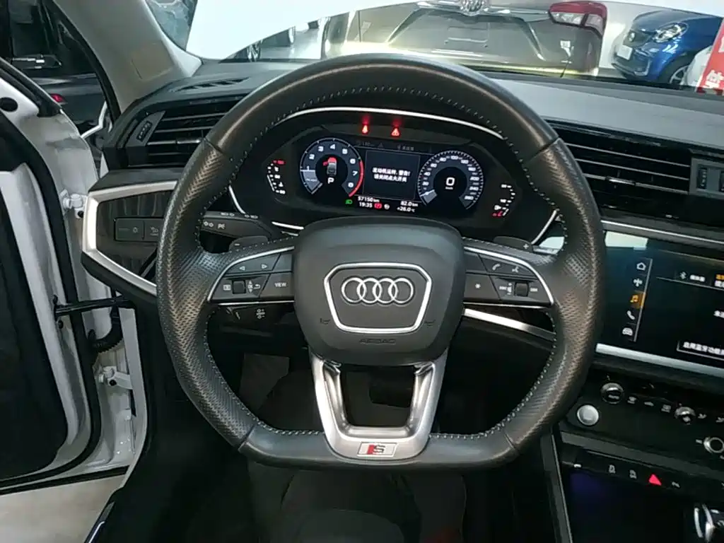 Audi Q3 Sportback — фото 11