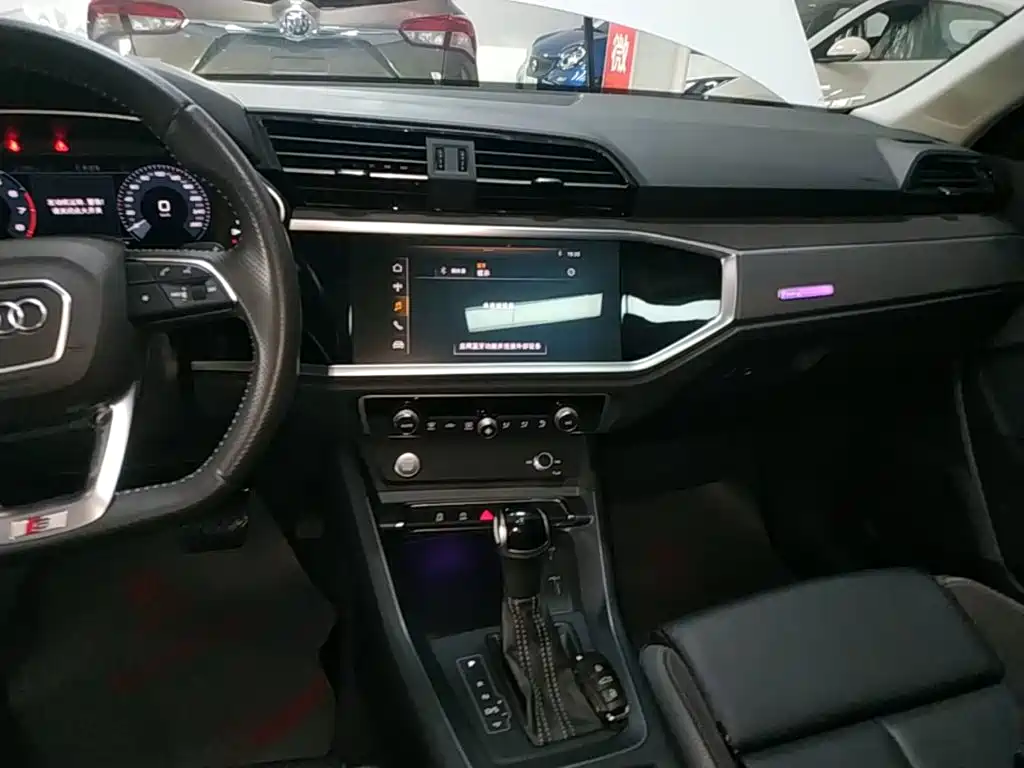 Audi Q3 Sportback — фото 13