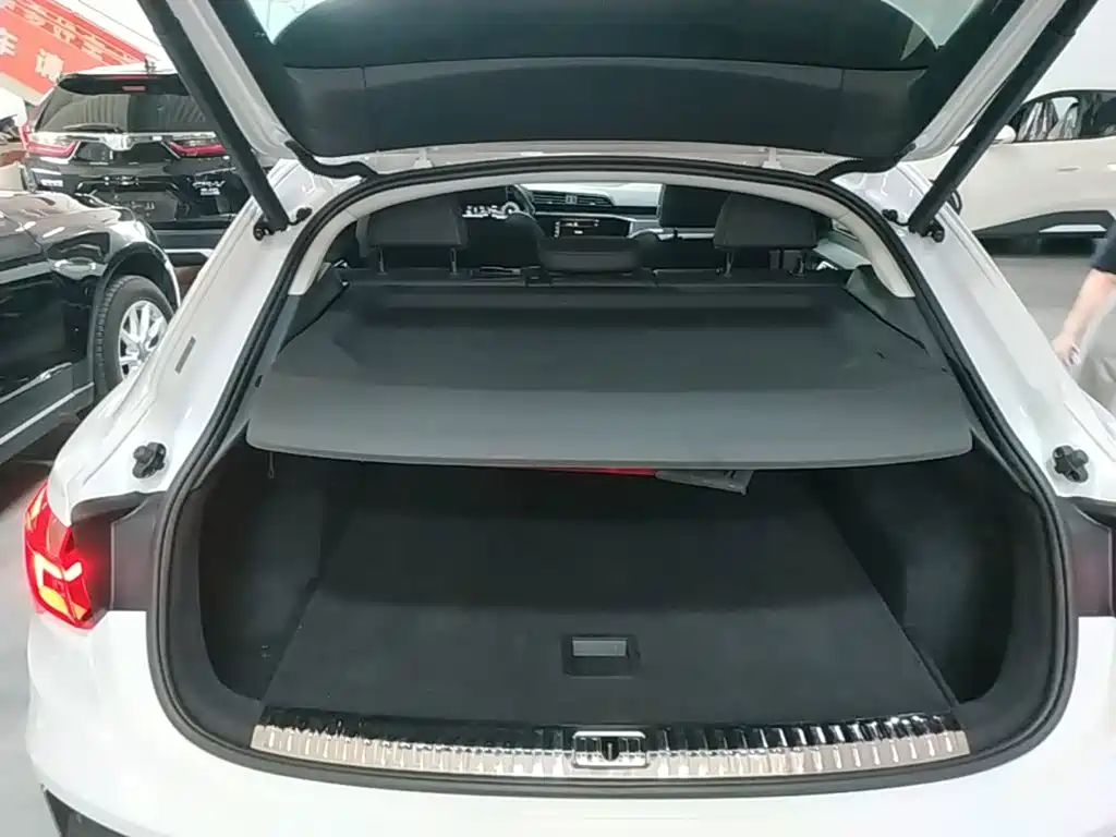 Audi Q3 Sportback — фото 19
