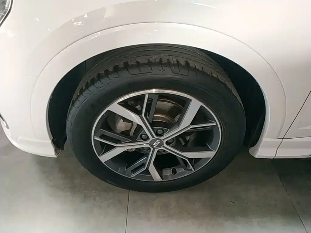 Audi Q3 Sportback — фото 23