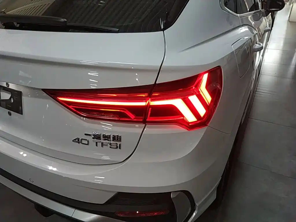 Audi Q3 Sportback — фото 8