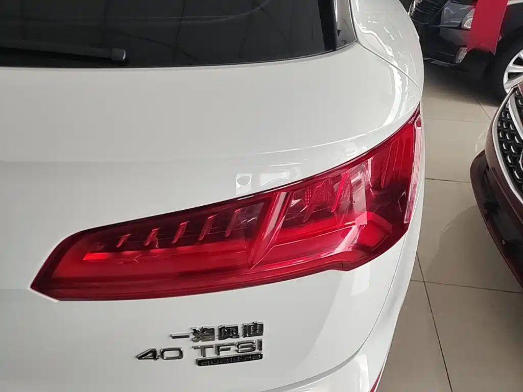 Audi Q5L — фото 8