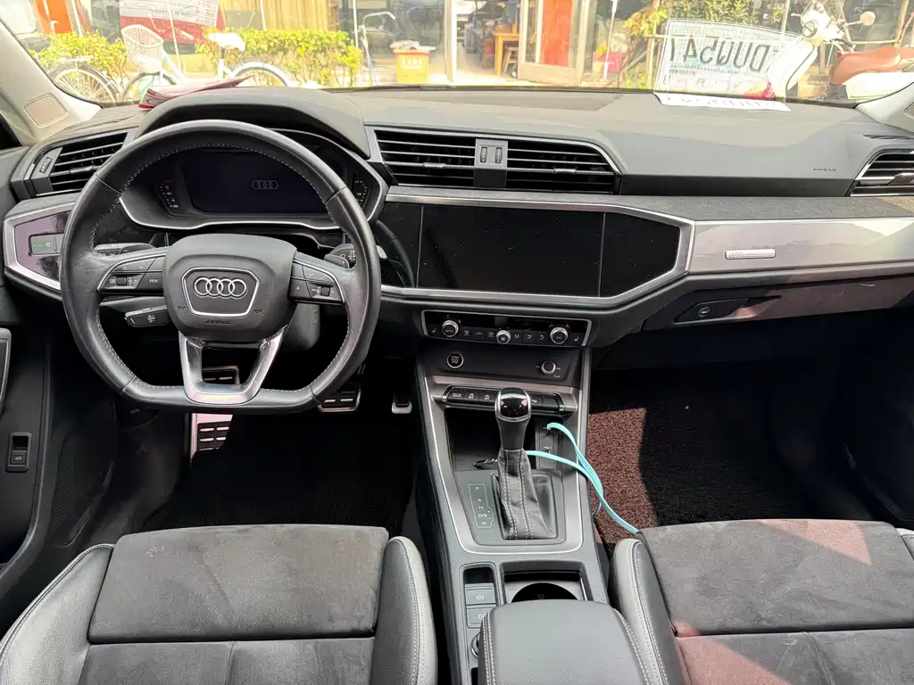 Audi Q3 — фото 11
