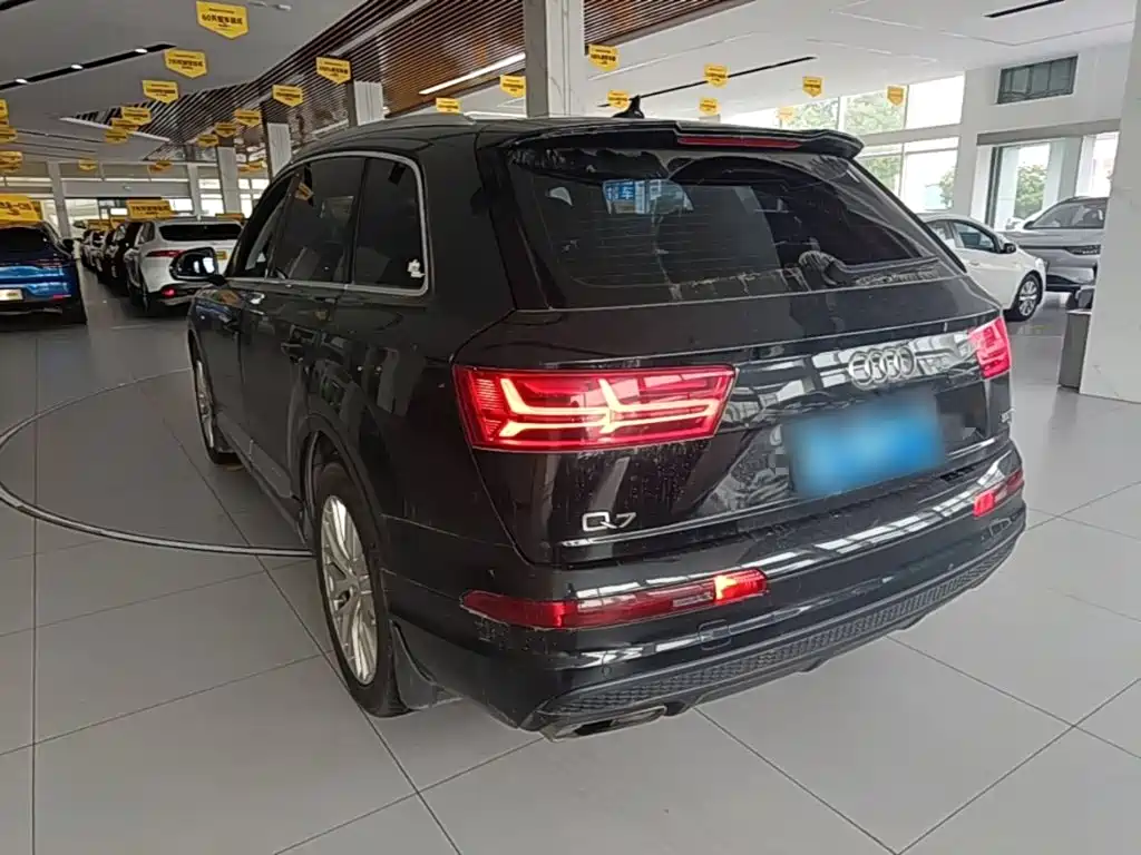 Audi Q7 — фото 5