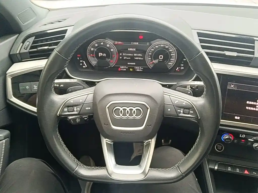 Audi Q3 — фото 11