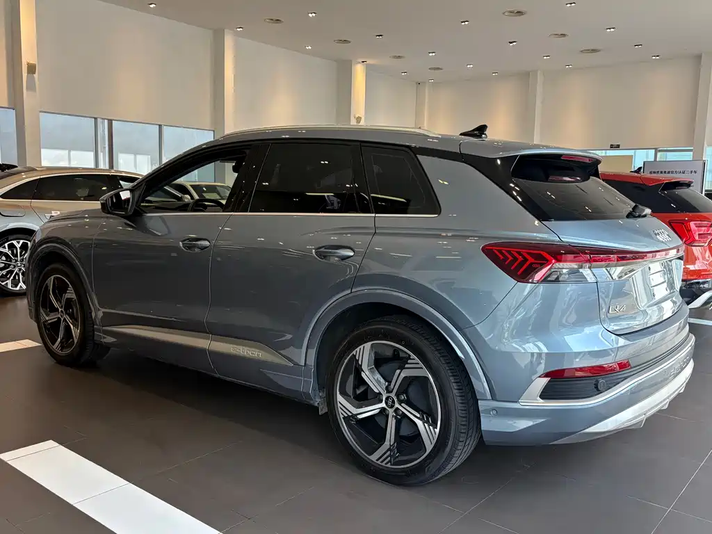Audi Q4 e-tron — фото 3