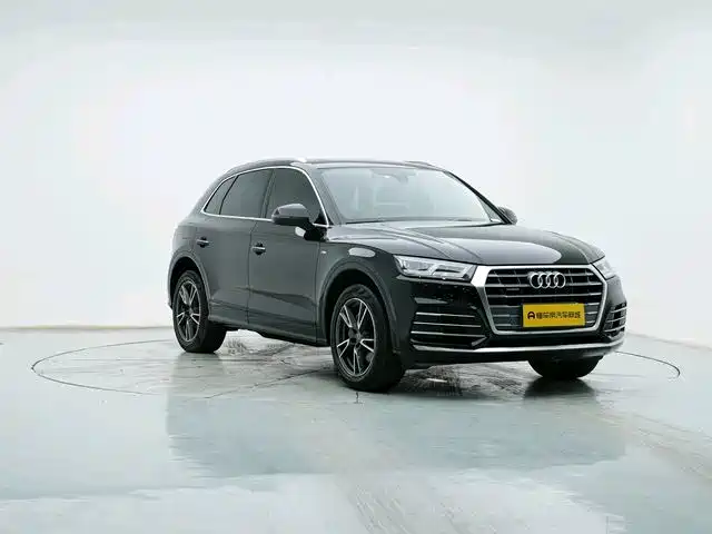 Audi Q5L — фото 3