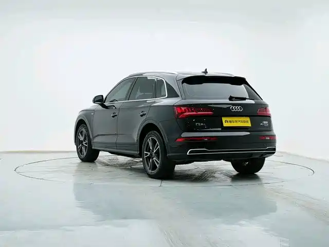 Audi Q5L — фото 5