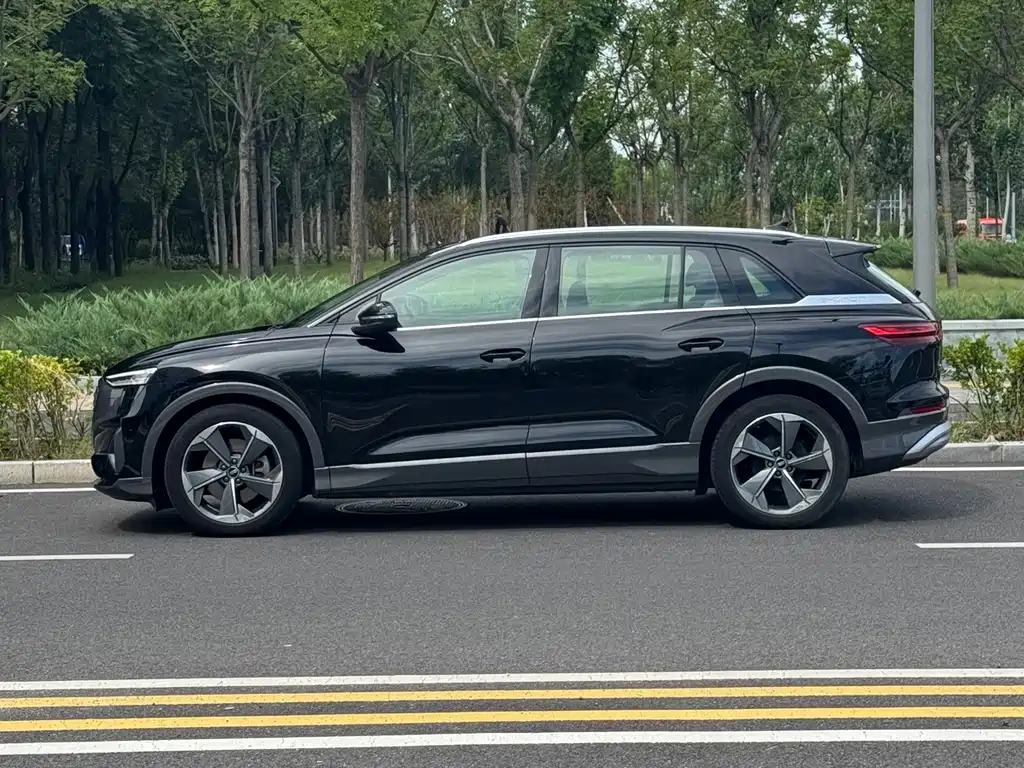 Audi Q5 e-tron — фото 3