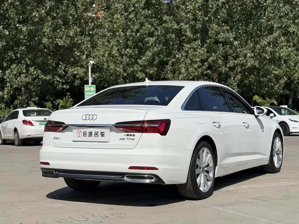 Audi A6L — фото 10