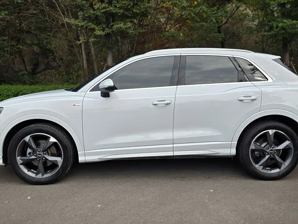 Audi Q3 — фото 10