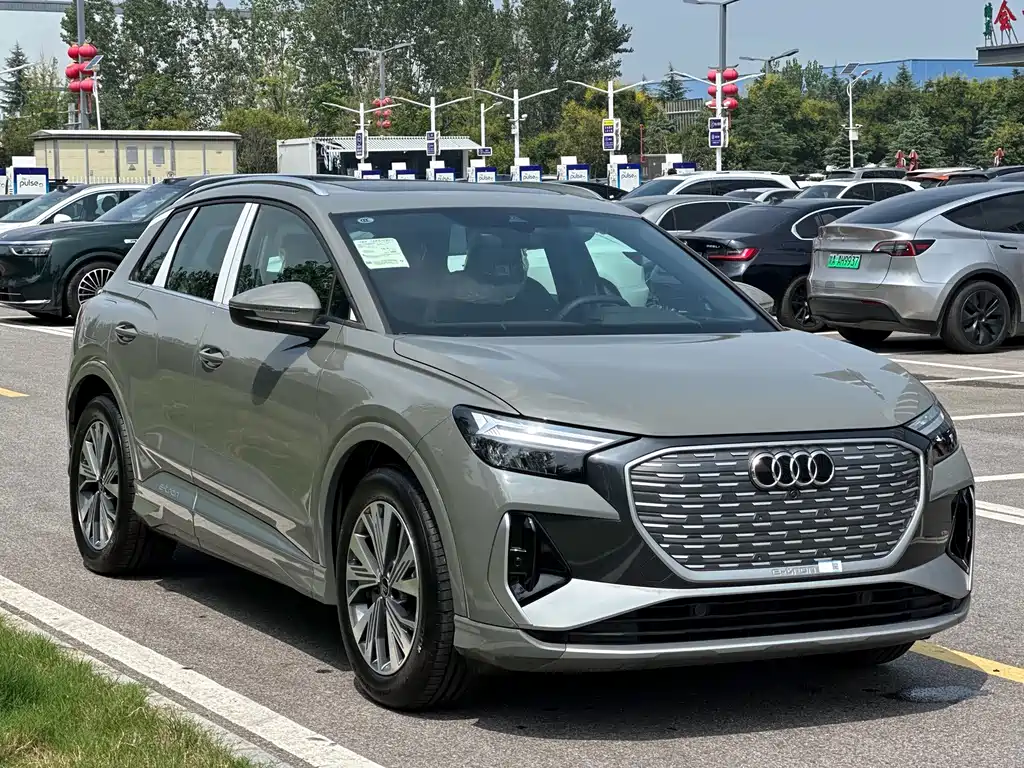 Audi Q4 e-tron — фото 3