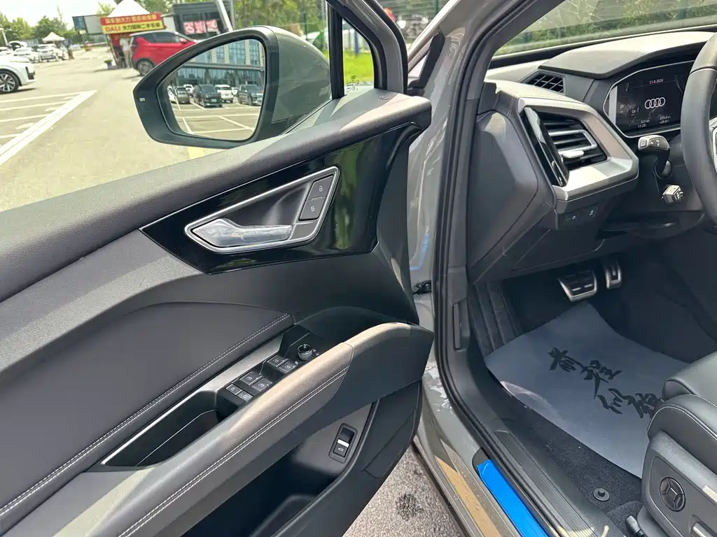 Audi Q4 e-tron — фото 10
