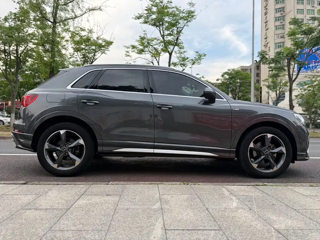 Audi Q3 — фото 8
