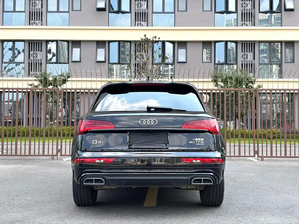 Audi Q5L — фото 13
