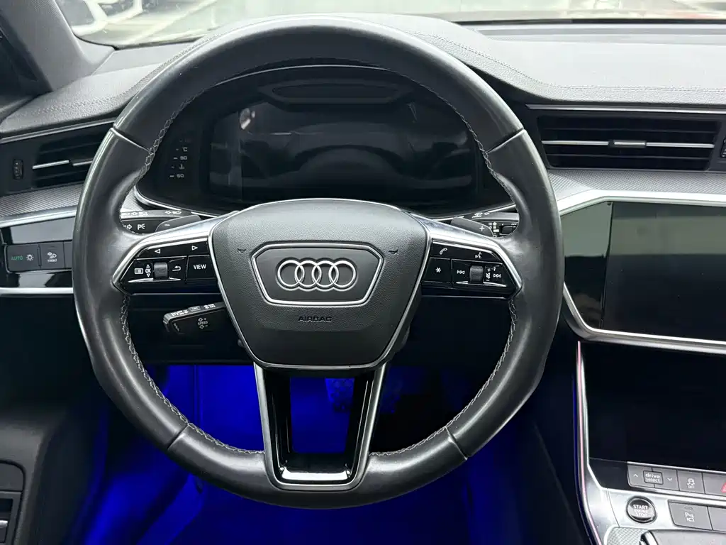 Audi A6L — фото 10