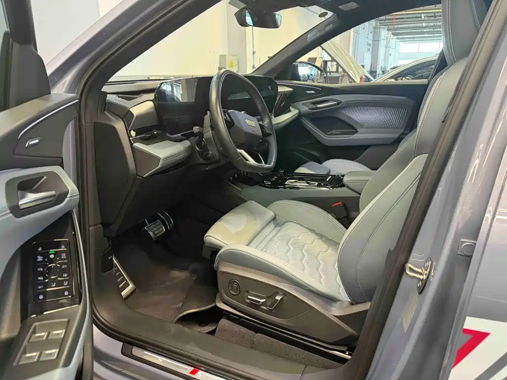 Audi Q6L e-tron — фото 3
