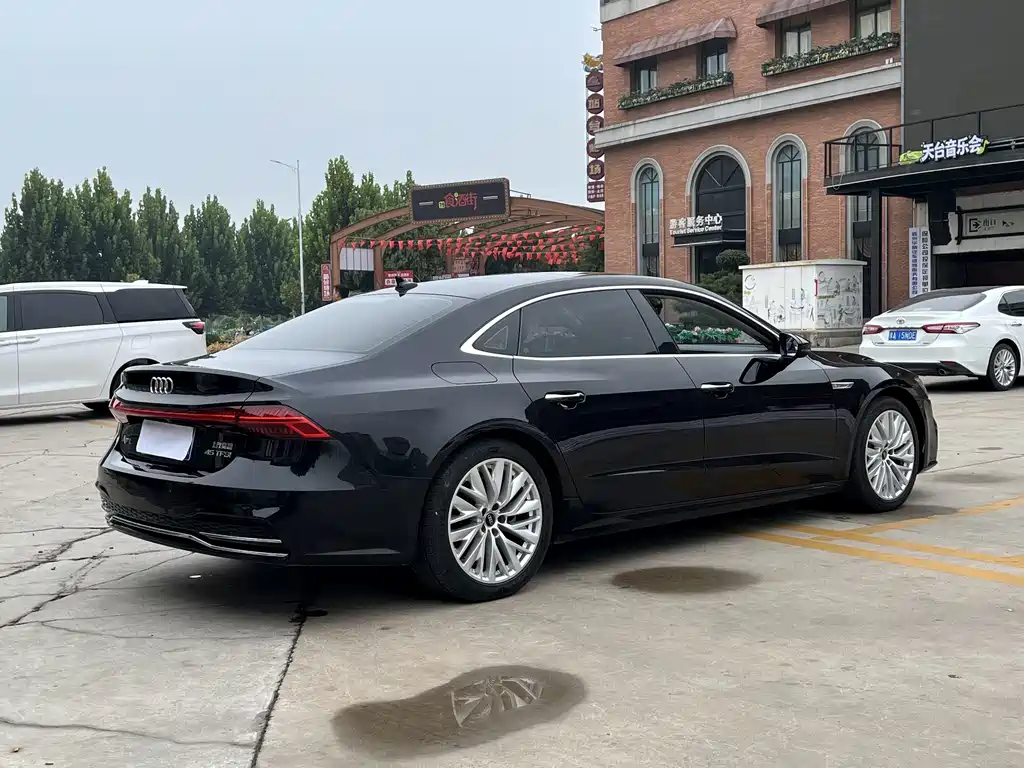 Audi A7L — фото 15