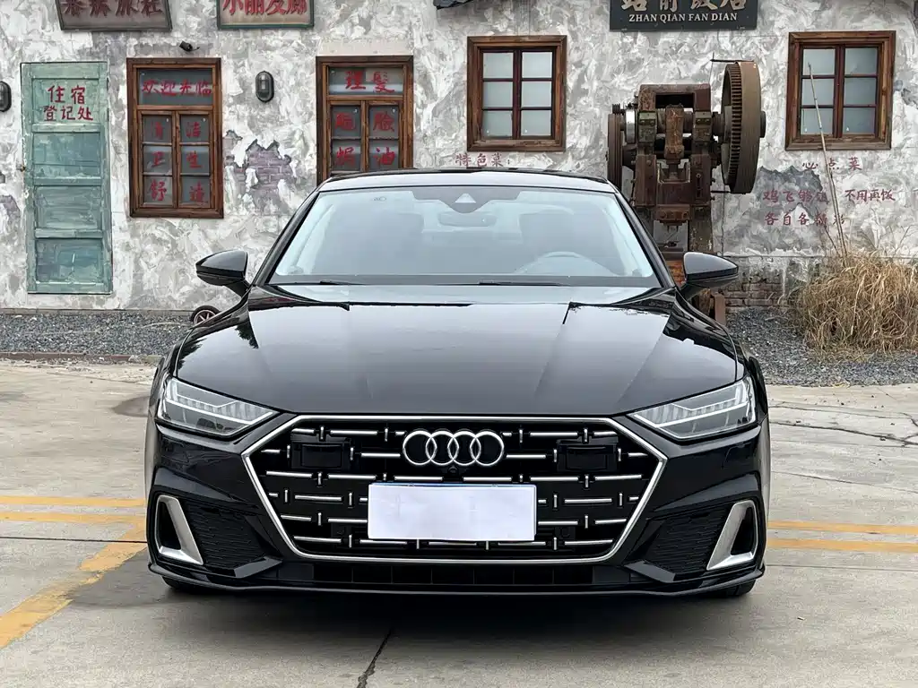 Audi A7L — фото 1