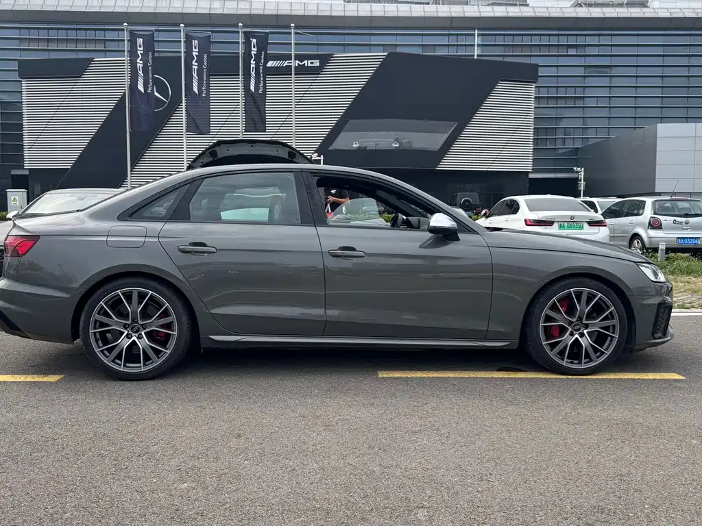 Audi S4 — фото 5
