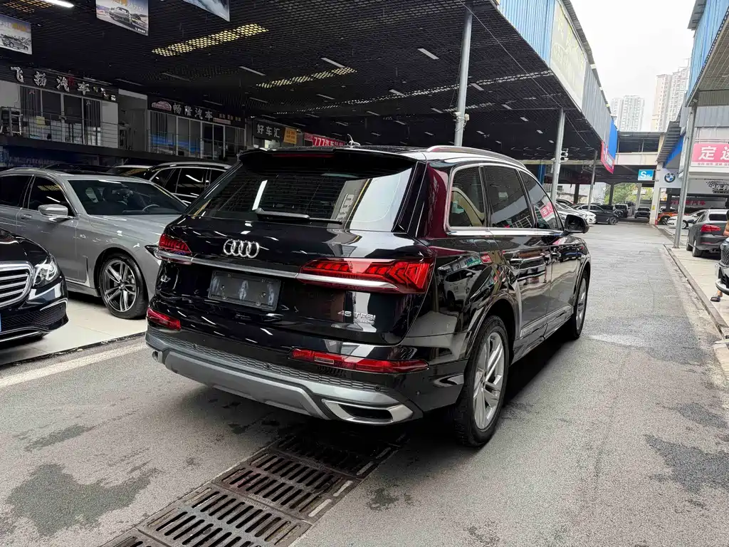 Audi Q7 — фото 6