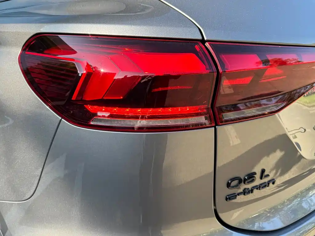 Audi Q6L e-tron — фото 29