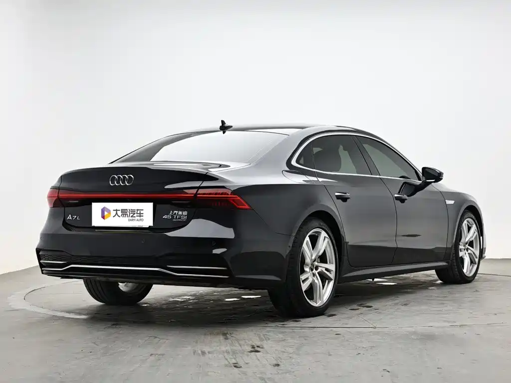 Audi A7L — фото 3