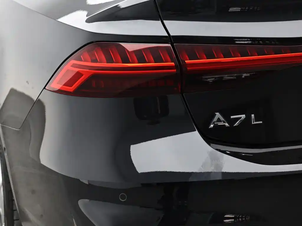 Audi A7L — фото 7
