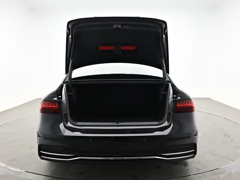 Audi A7L — фото 8