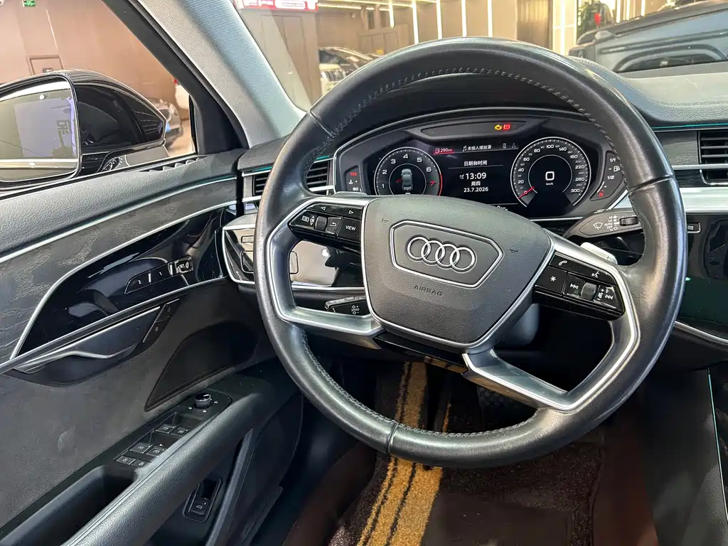 Audi A8 — фото 14