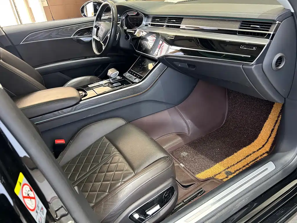 Audi A8 — фото 20