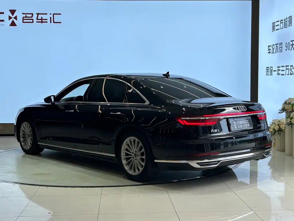 Audi A8 — фото 5
