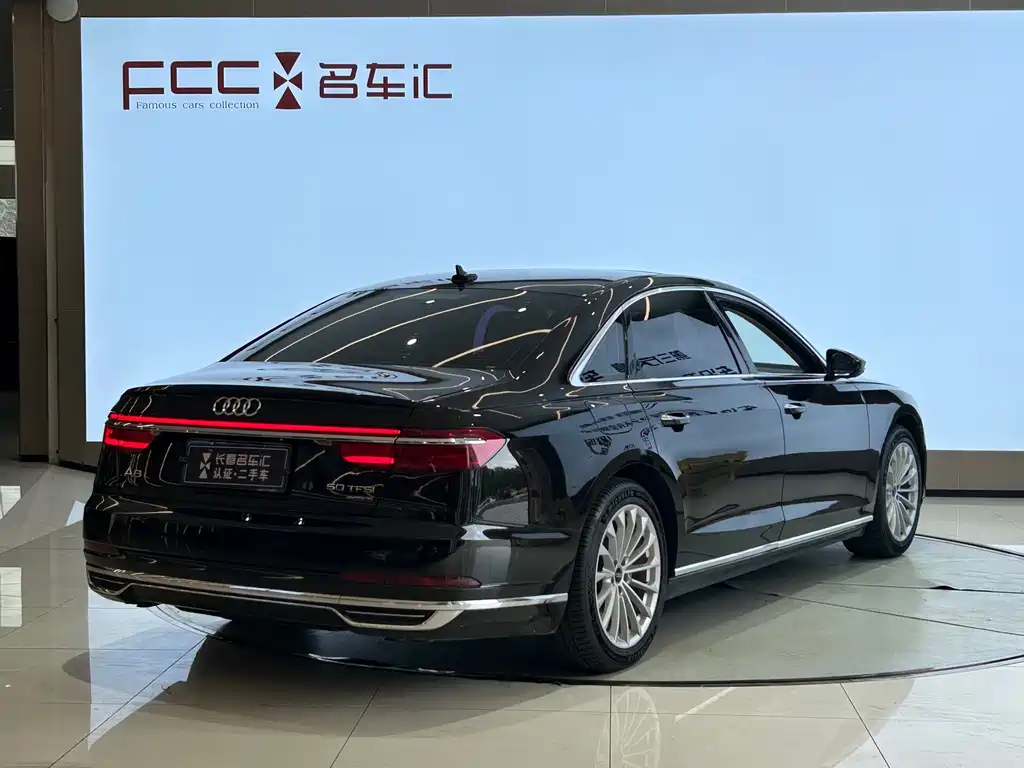 Audi A8 — фото 7